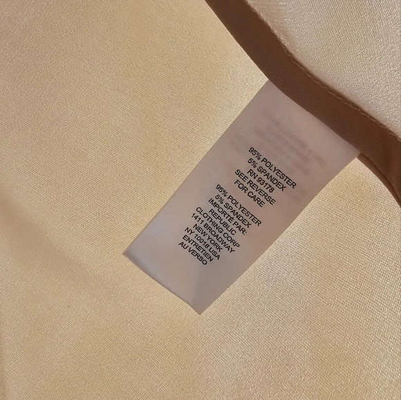 ELIE TAHARI Blouse Top Buttons Satin Toffee Champagne Beige Nude size L - Picture 7 of 7